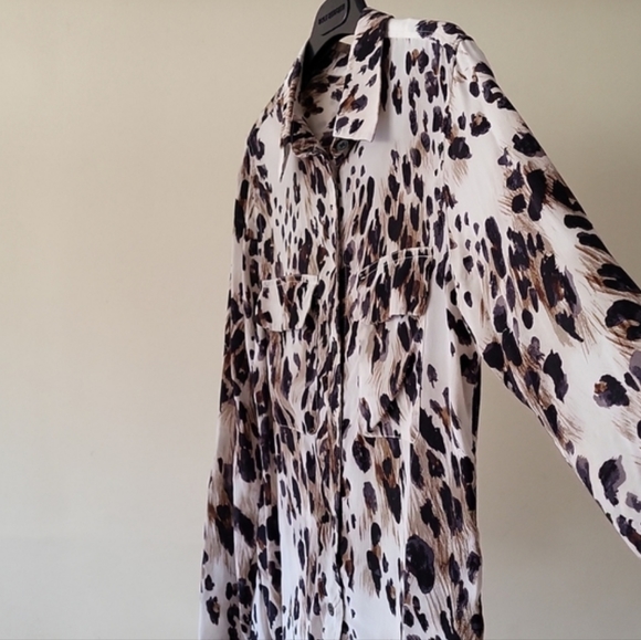 Equipment Signature Slim 100% Silk Blouse in Animal Print - Picture 8 of 8